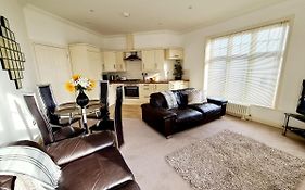 Vitamin Sea - Beachfront Apartment - Sleeps 4